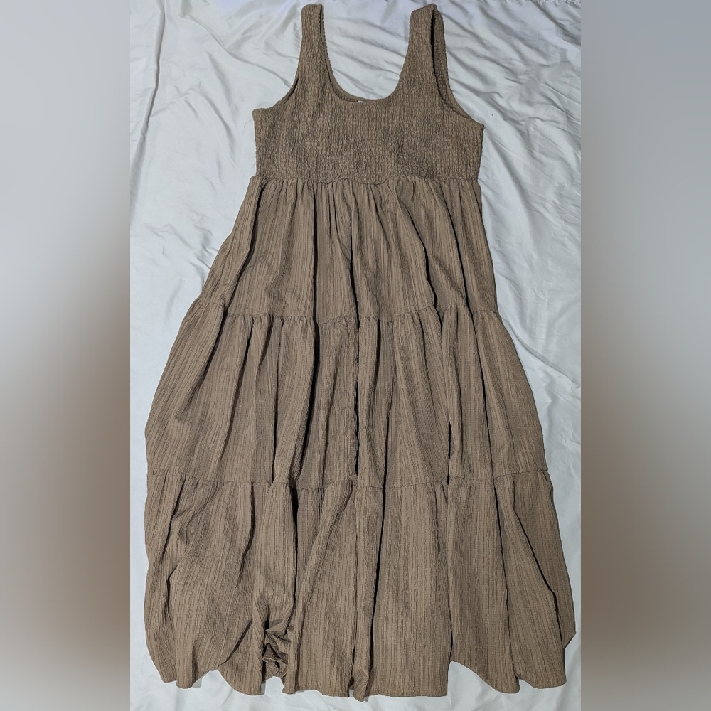 ASOS DESIGN Curve scoop neck shirred maxi sundress, Color khaki Size 18 - Picture 2 of 8
